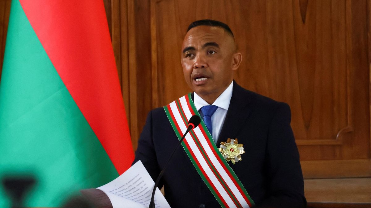 Armádou vedený výbor na Madagaskaru jmenoval většinově civilní vládu